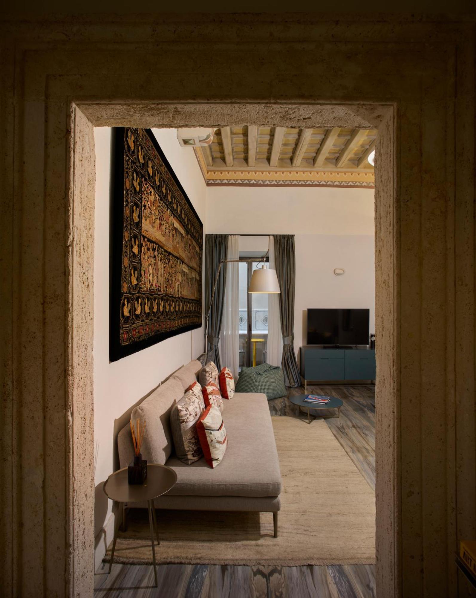 Palazzo Delle Pietre - Luxury Apartahotel Roma