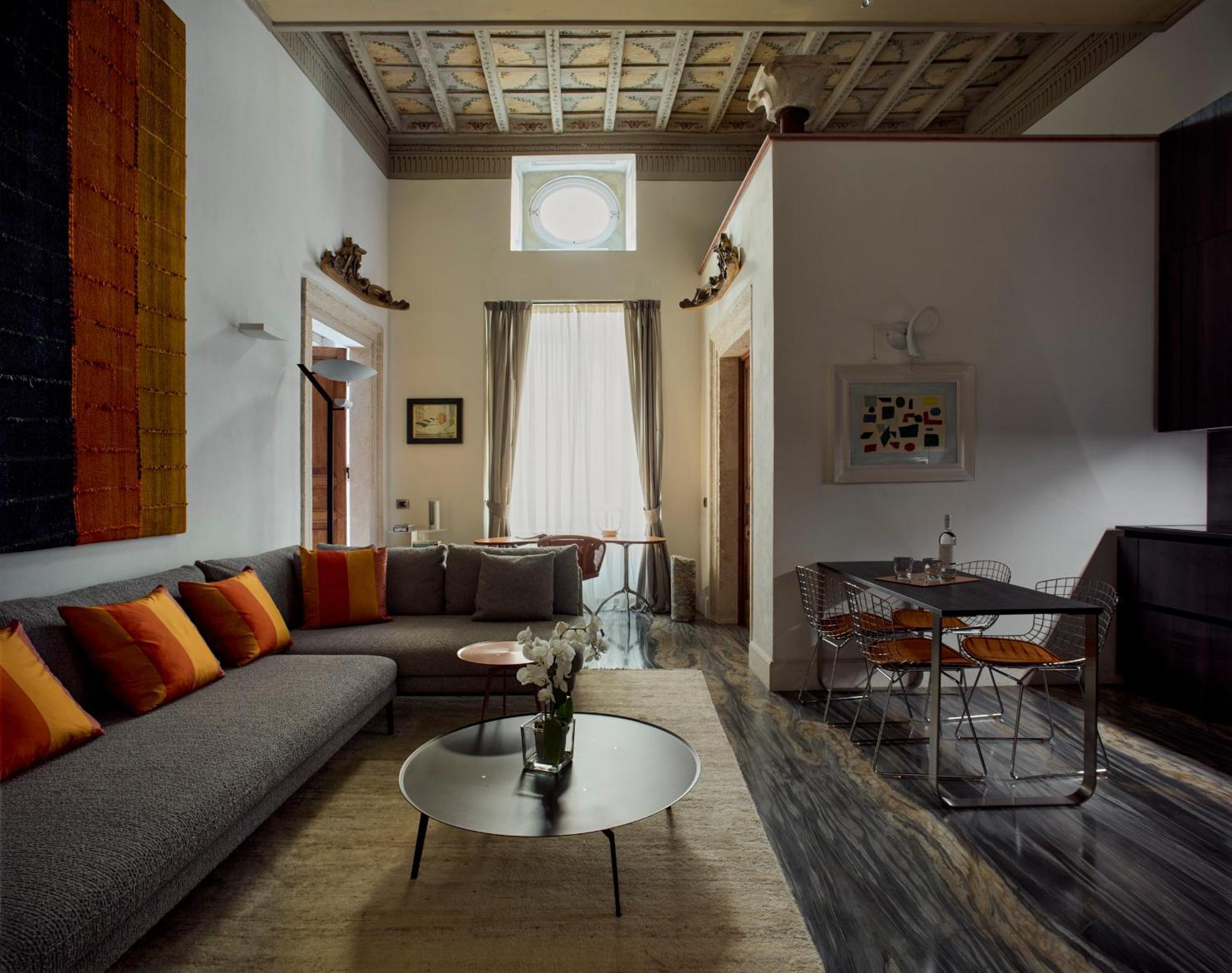Palazzo Delle Pietre - Luxury Apartahotel Roma